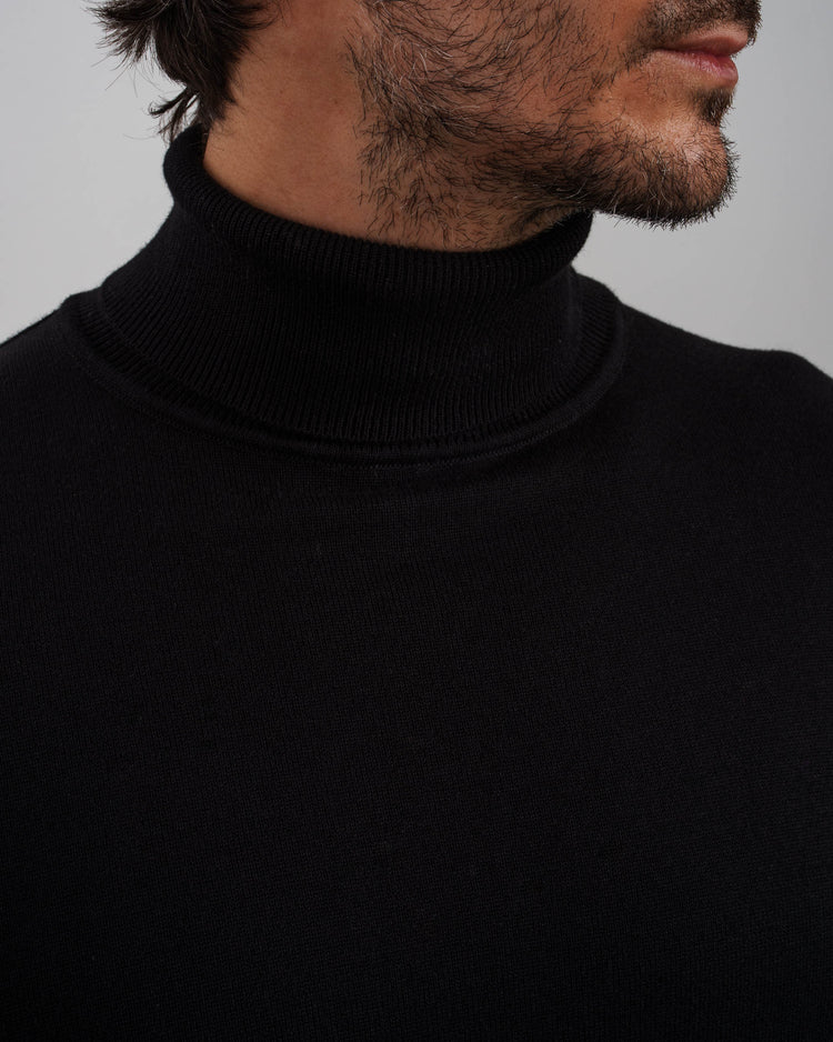 Light Knit Turtleneck (black)