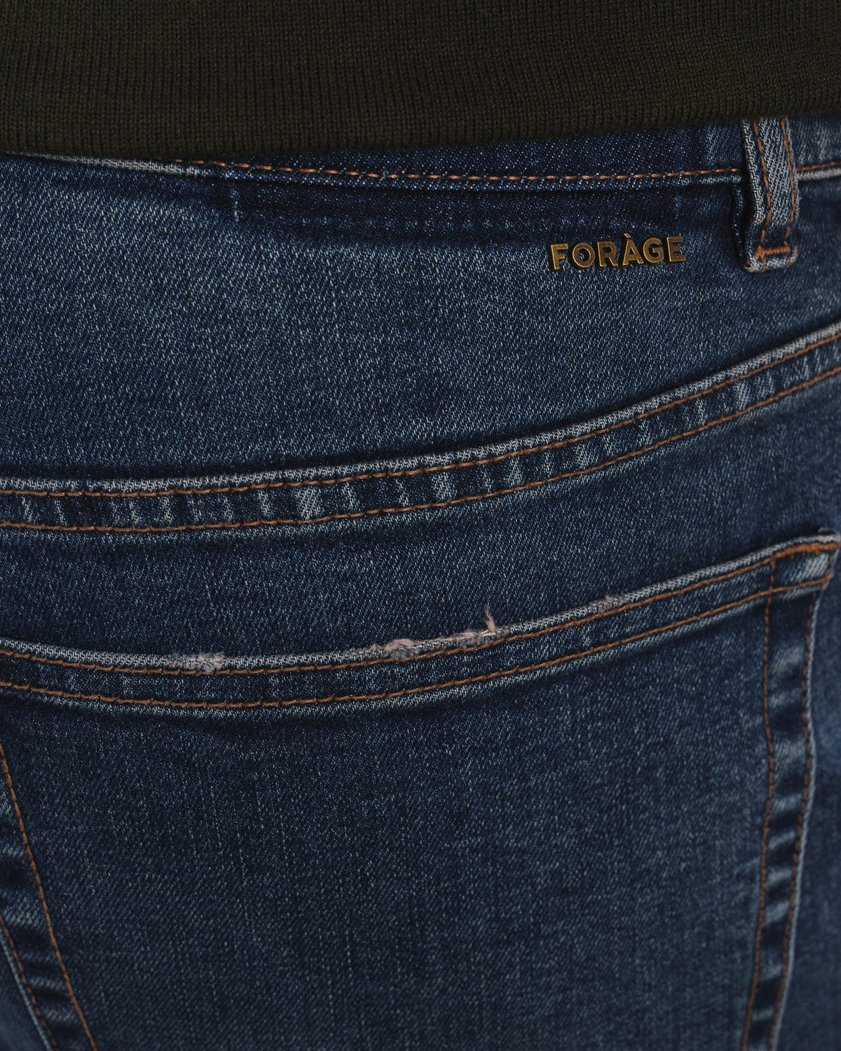ESSENTIAL REGULAR FIT JEANS